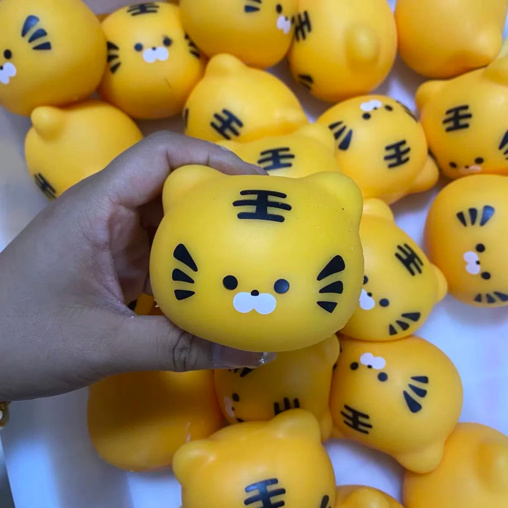 Crunchy pink pig squishy ball - view 27