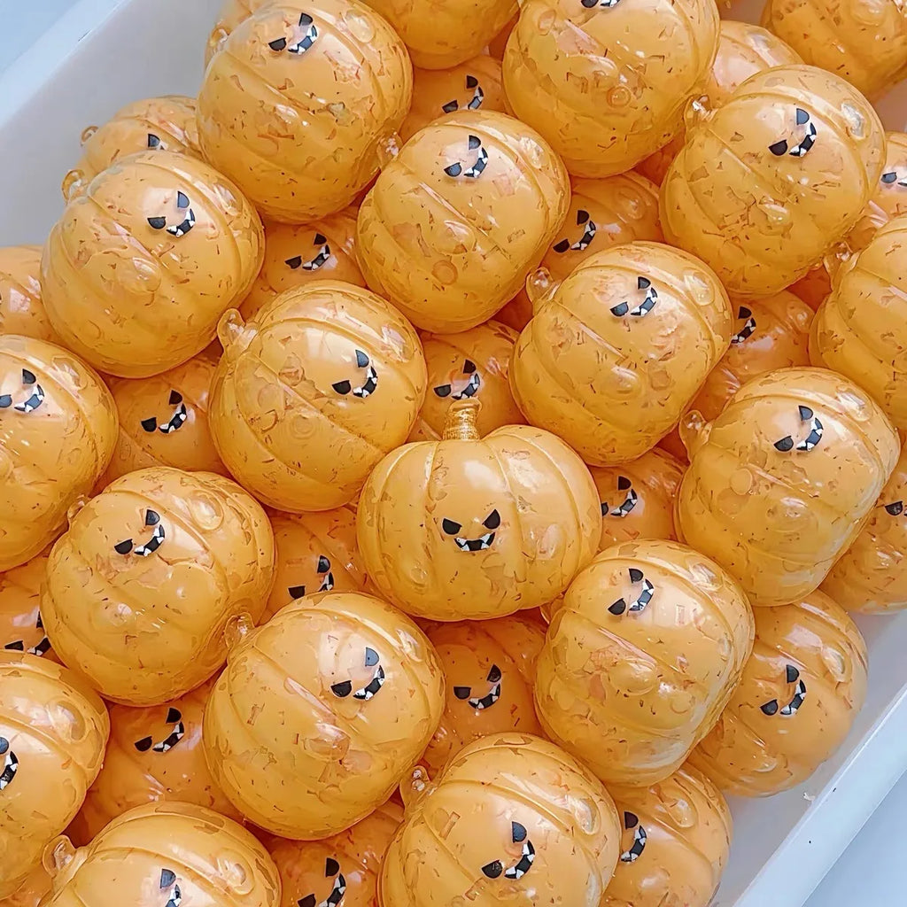 Halloween crunchy pumpkin squishy ball - detail
