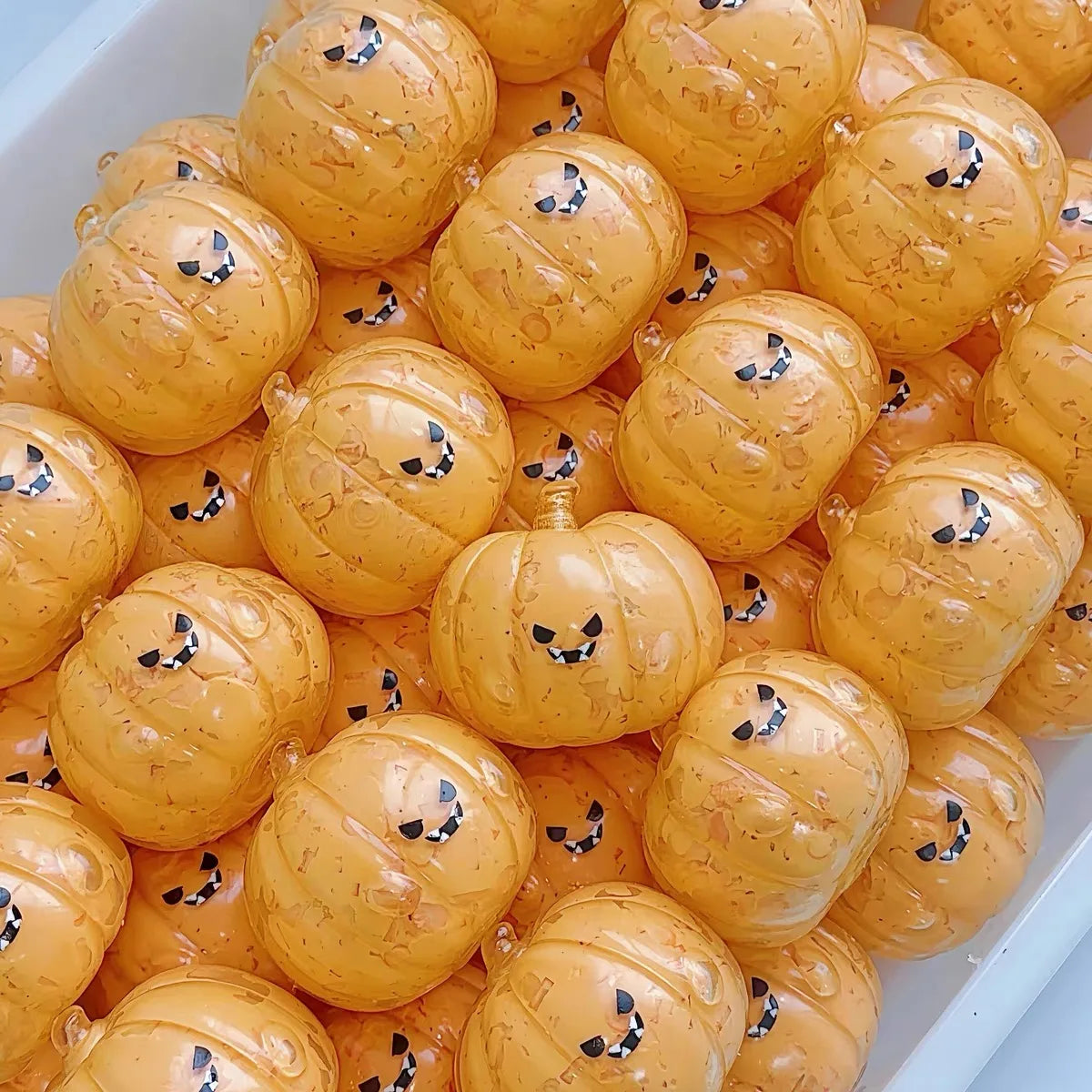 Halloween crunchy pumpkin squishy ball - detail