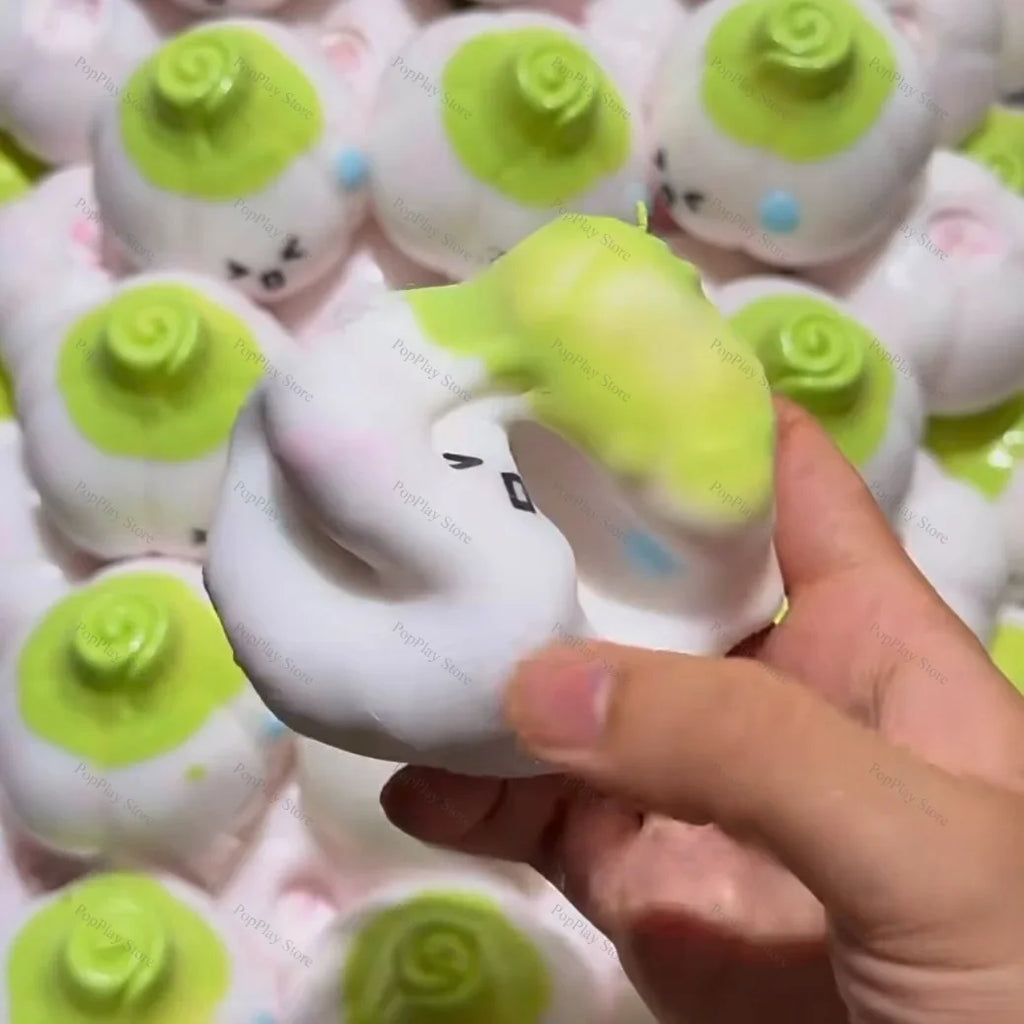 Crunchy garlic squishy stress ball - view 4