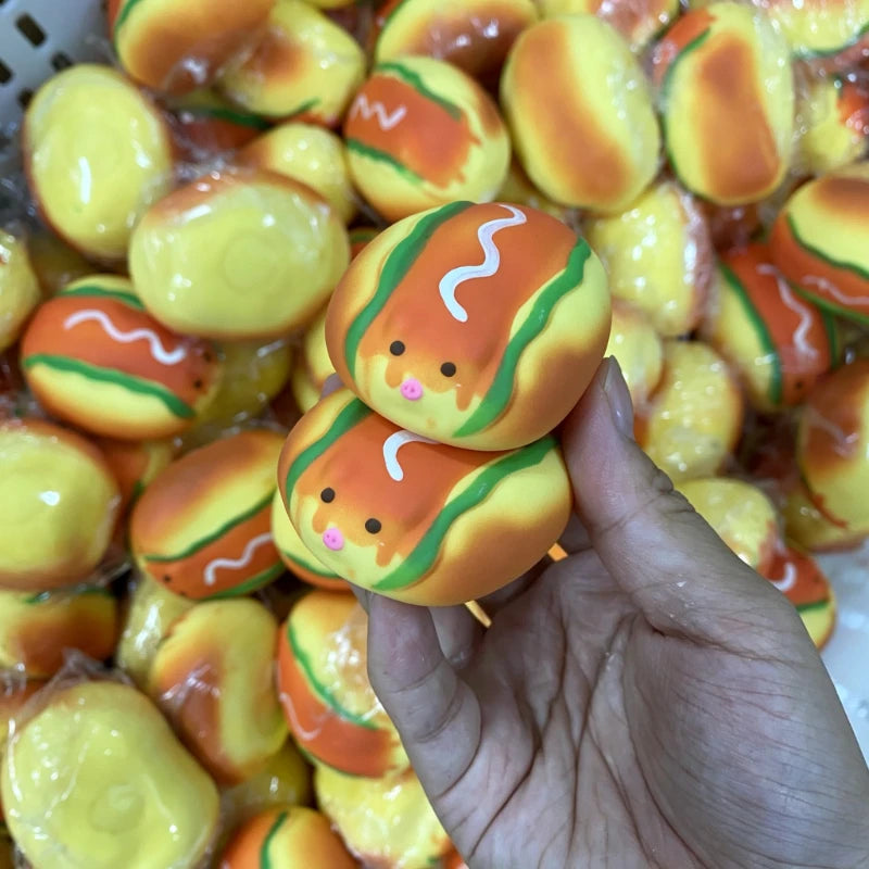 Crunchy hot dog pig squishy ball - detail